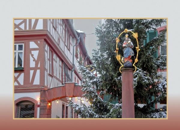 Maria mit dem Jesuskind im Kirschgarten der Mainzer Altstadt