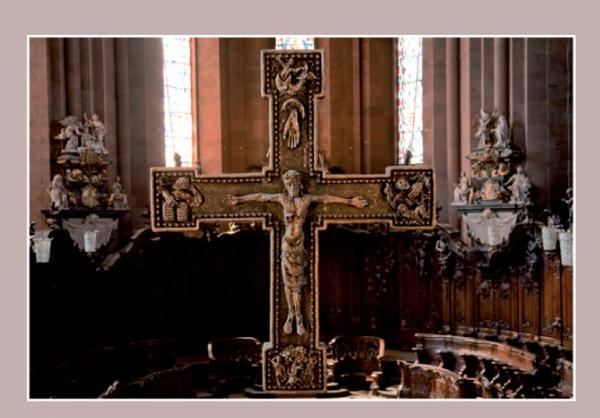 Altarkreuz aus Bronze im Mainzer Dom