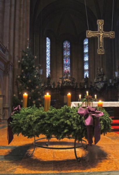Der Adventskranz im Mainzer Dom