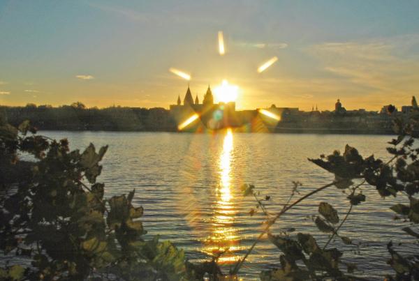 Sonnenuntergang hinter dem Mainzer Dom
