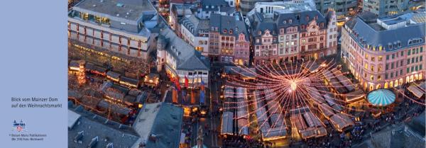 Der Blick vom Mainzer Dom auf den Weihnachtsmarkt